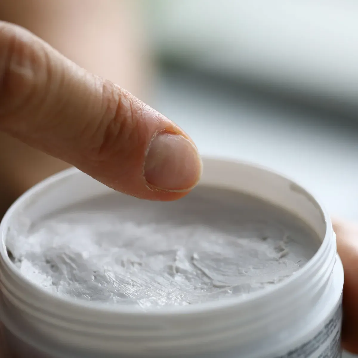 Anvisa proíbe a venda de dezenas de pomadas capilares; veja lista