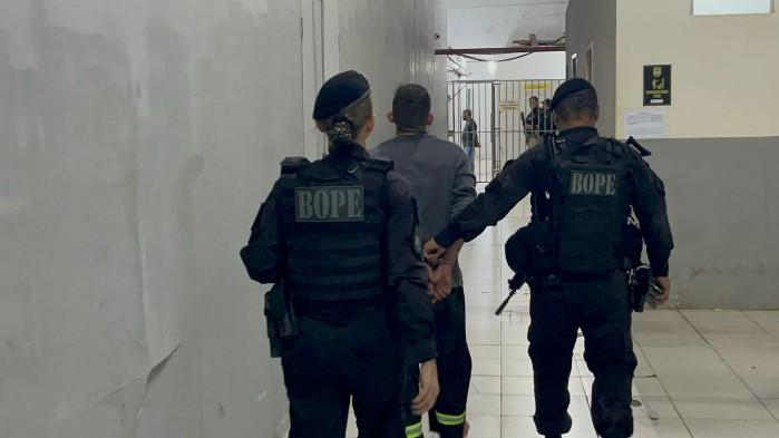 Bope age rápido e prende em cima de telhado ladrão que atacou e roubou mototaxista