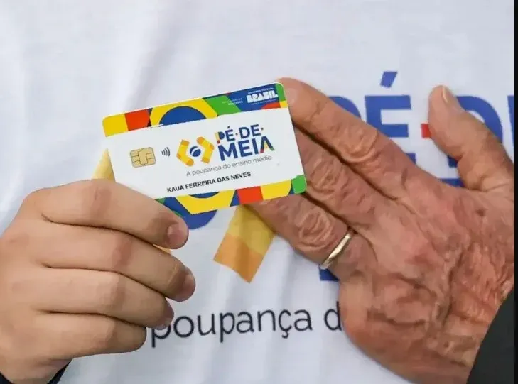 Lula anuncia depósitos do Pé-de-Meia sem encaixar programa no Orçamento