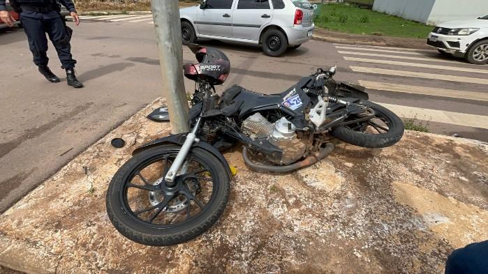 Motociclista morre após batida em poste na avenida Guaporé em Porto Velho