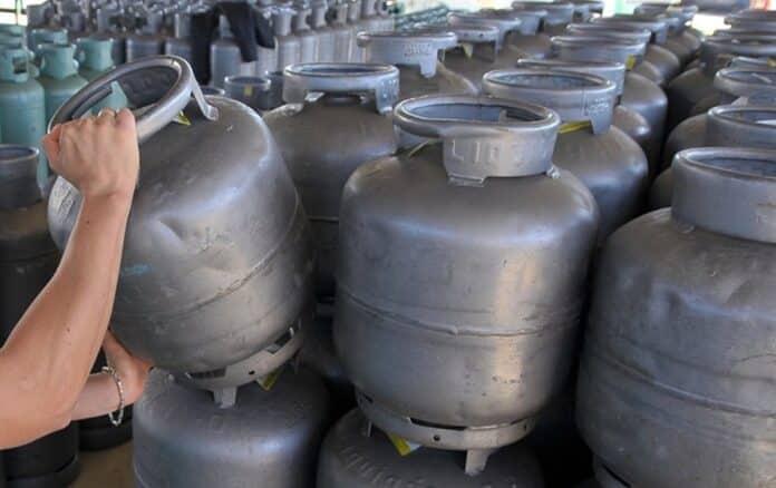 Preço do gás de cozinha cai neste sábado com redução do ICMS