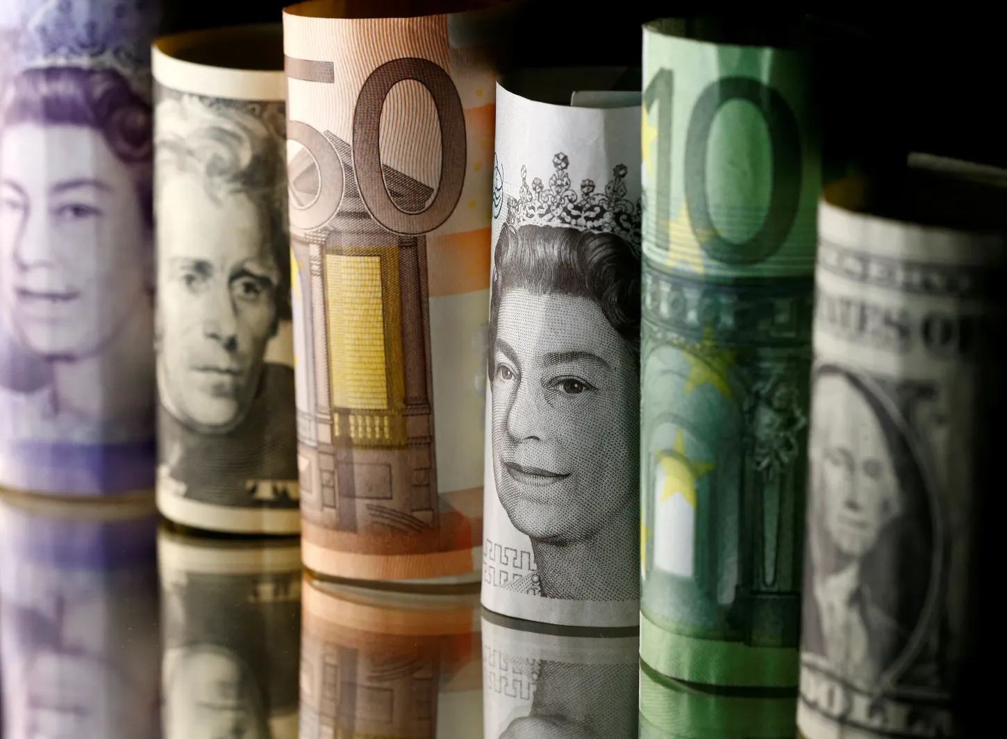 Dólar cai frente principais moedas e marca menor nível em quase três meses