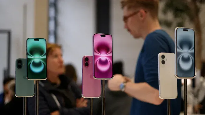 Apple perde US$ 250 bilhões em valor de mercado após 'tarifaço' de Trump, diz jornal