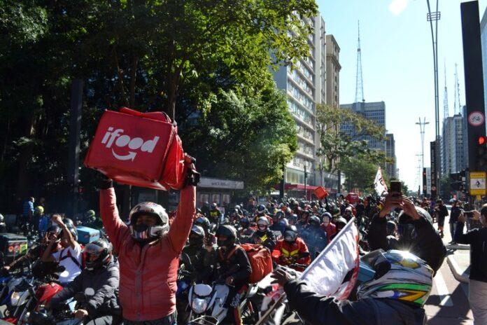 Entregadores de aplicativos fazem greve em todo Brasil
