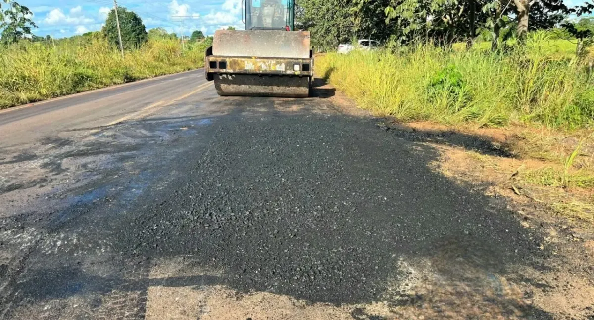 Governo de Rondônia realiza obras de manutenção na RO-010 entre Nova Estrela e Rolim de Moura