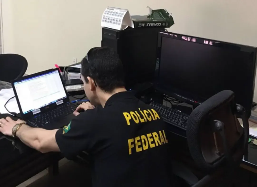PF tenta 10 milhões de senhas e não desbloqueia celular de “patriota”