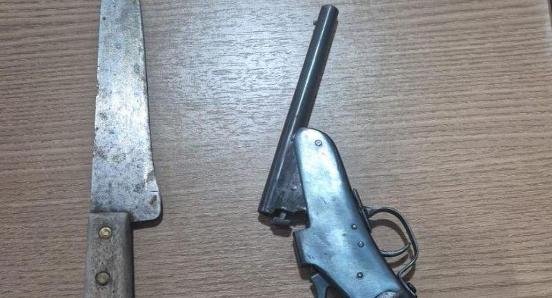 Adolescentes pedem ajuda à PM após homem ameaçar companheira com faca