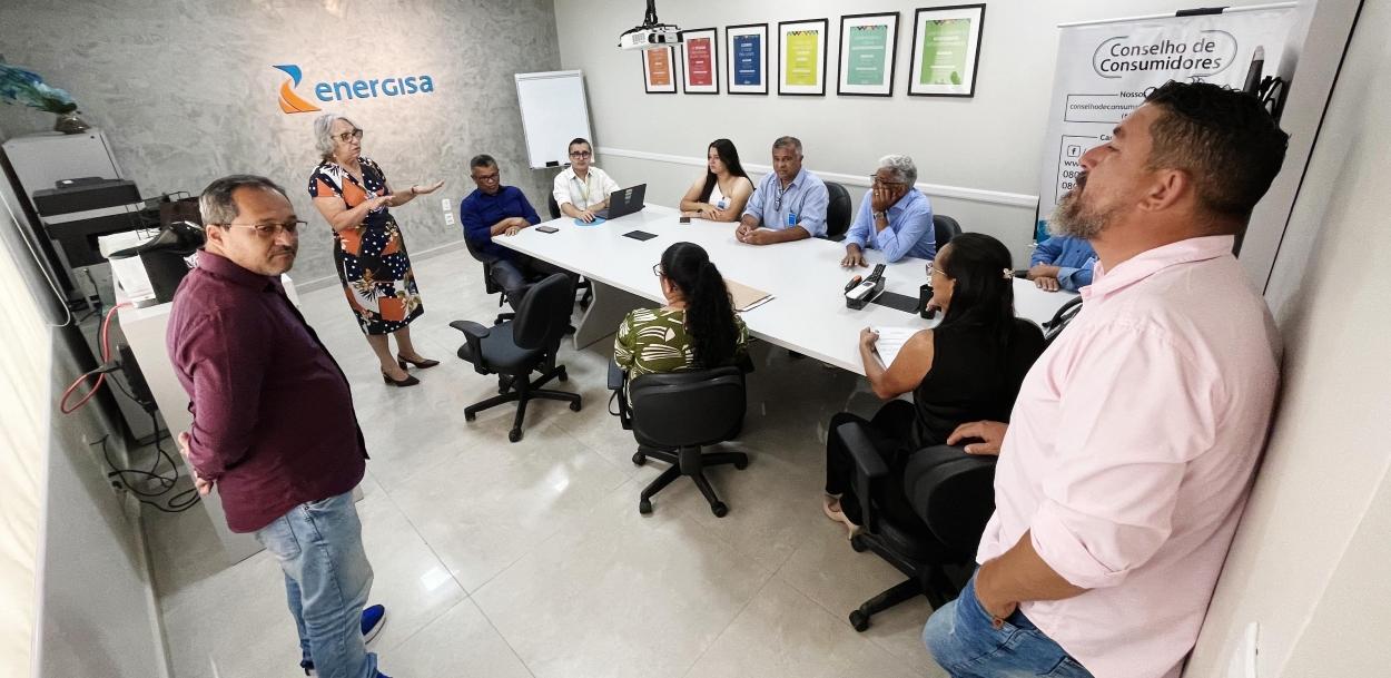 Alex Redano fortalece diálogo entre vereadores de Cacaulândia e Energisa por meio de sua assessoria parlamentar