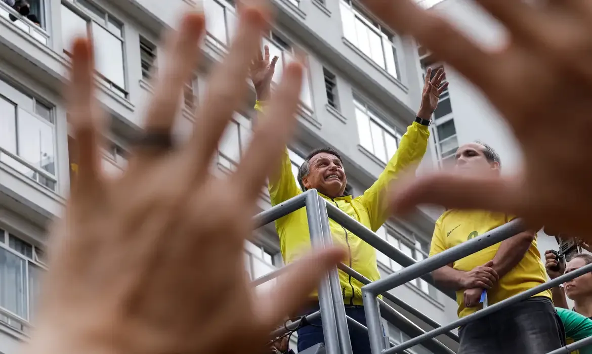 Bolsonaro nega tentativa de golpe e diz esperar por 