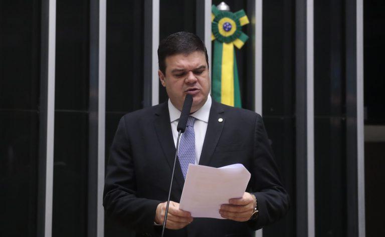 Câmara aprova projeto que aumenta pena de homicídio contra profissionais de saúde