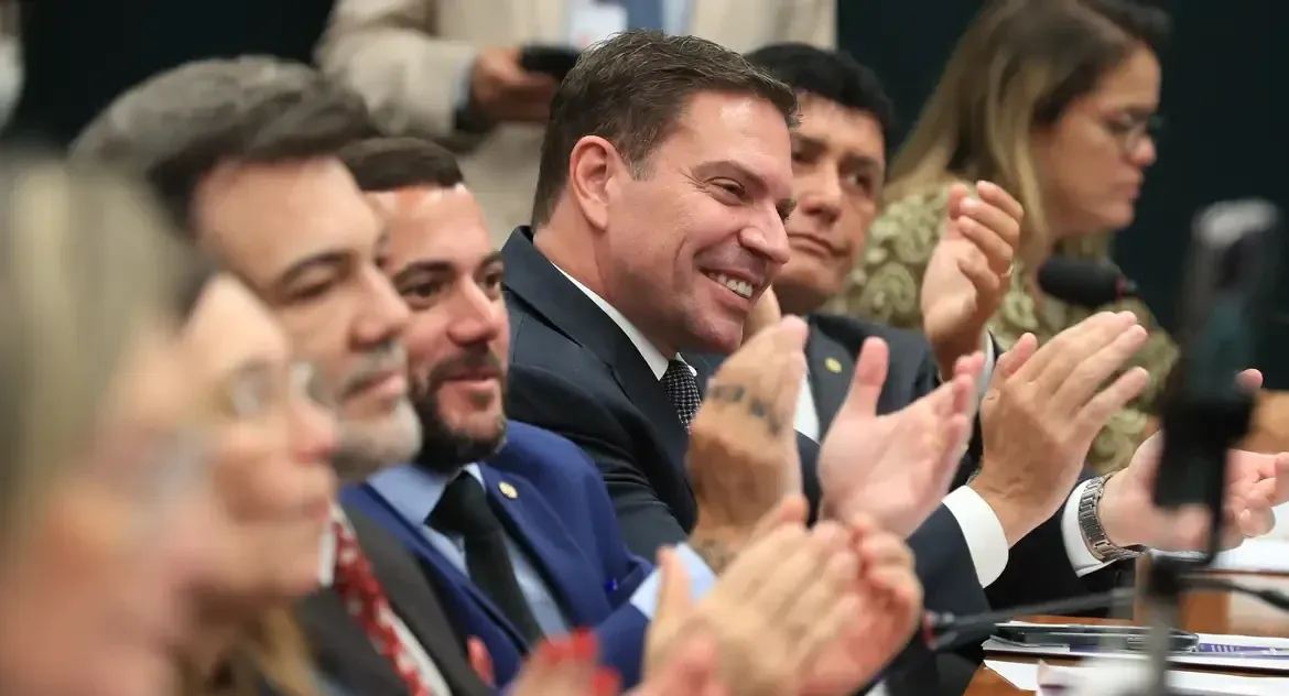 Câmara aprova suspensão de ação penal contra ramagem e outros envolvidos em suposta tentativa de golpe