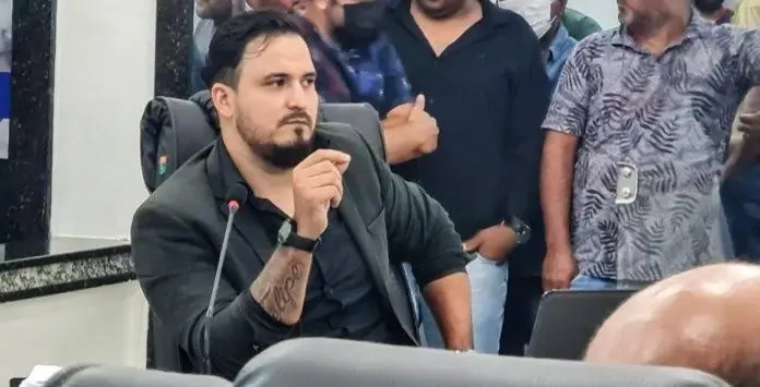 Câmara de Ariquemes anula cassação de Fera e libera ex-vereador para eleições de 2026