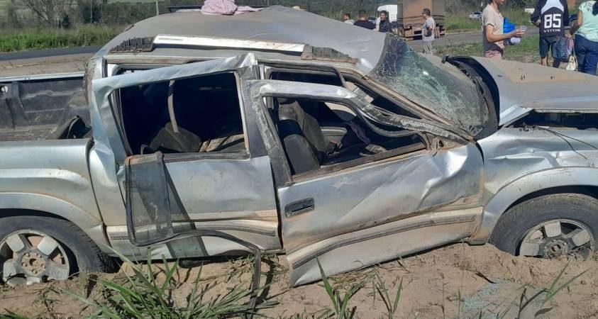 Capotamento na BR-364 perto de Vilhena deixa três feridos leves