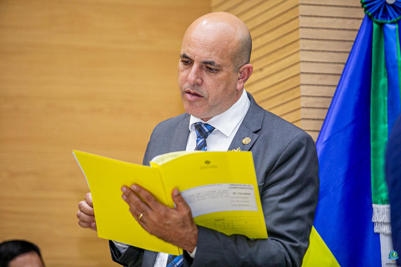 Com atuação de Ismael Crispin, avança proposta que garante porte de arma a agentes de criminalística em serviço