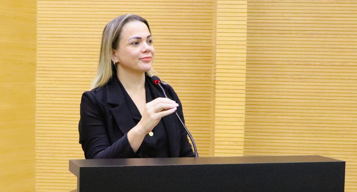 Deputada Cláudia de Jesus solicita esclarecimentos sobre obra paralisada em União Bandeirantes