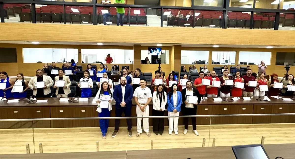 Deputada Dra. Taíssa presta homenagem às agremiações do Duelo na Fronteira durante Sessão Solene na ALE-RO