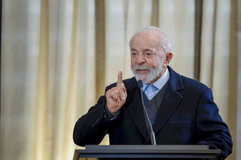 Lula assina medida provisória que amplia isenção na conta de luz para população de baixa renda