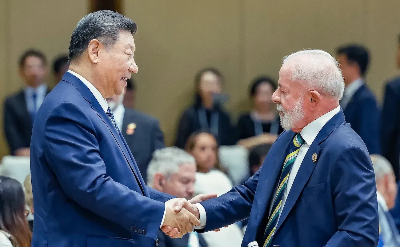 Lula se irrita com vazamentos e dá bronca em ministros durante voo presidencial