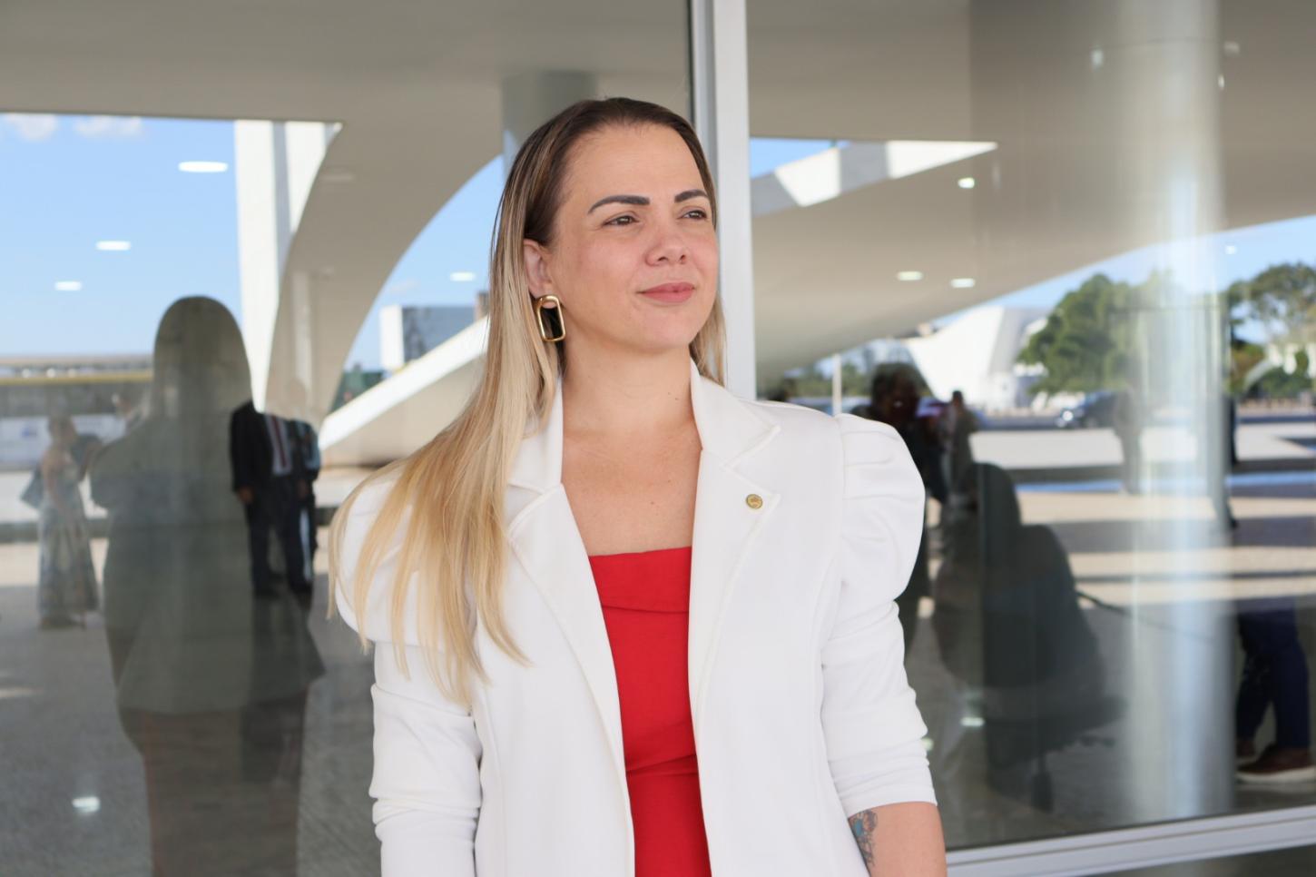 Mais diálogo e políticas públicas para a pesca artesanal, reivindica deputada Cláudia de Jesus