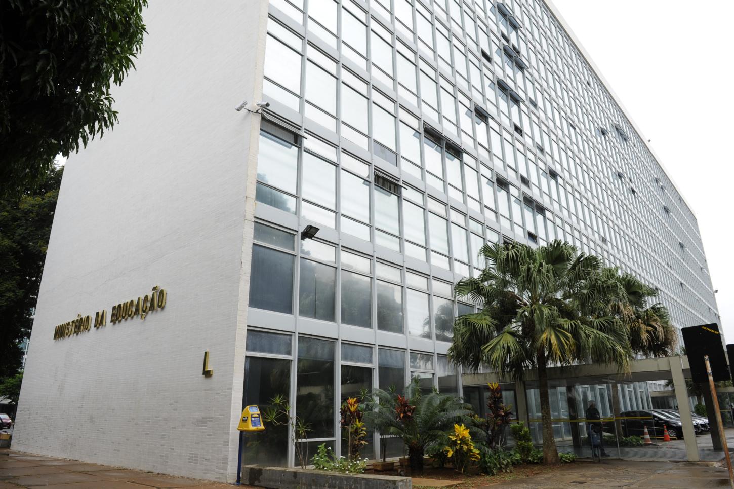 MEC veta ensino a distância nos cursos de medicina e direito