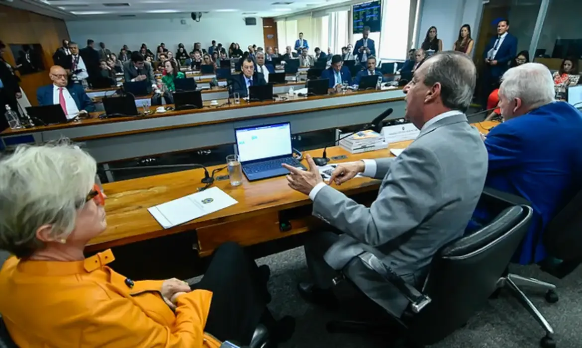 PEC pode acabar com reeleição e mudar todo sistema político brasileiro pode ser votada nesta semana