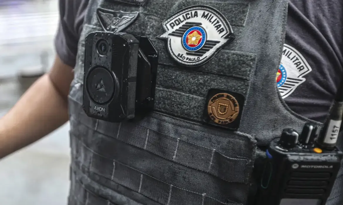 PM de São Paulo adota novas bodycams com acionamento manual em acordo inédito com o STF