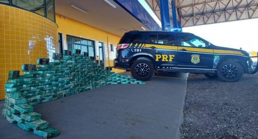 Caminhão com 206 kg de pasta base de cocaína é apreendido pela PRF