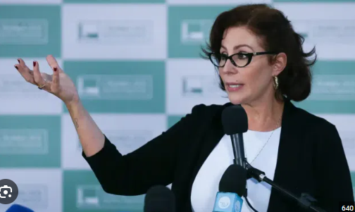 Carla Zambelli assume fuga do Brasil 