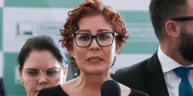 Carla Zambelli pode ser presa na Itália e enfrentar pedido de extradição para o Brasil