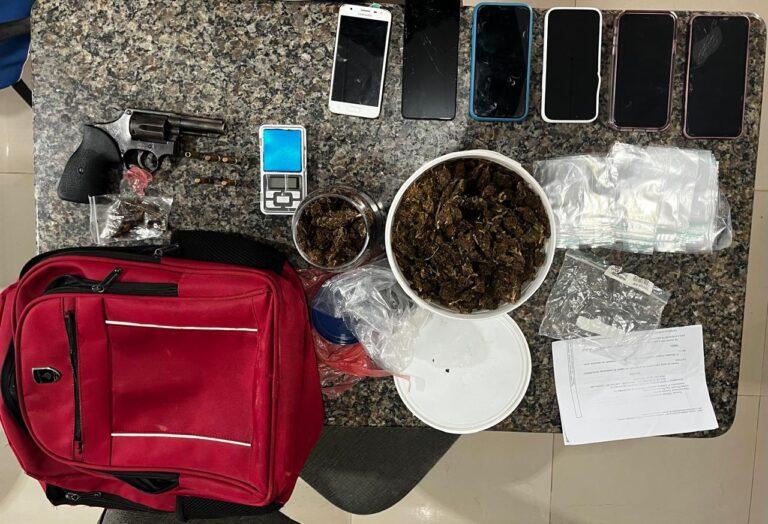 Cinco pessoas são detidas com maconha, arma e munições após jovem ser baleada nas costas