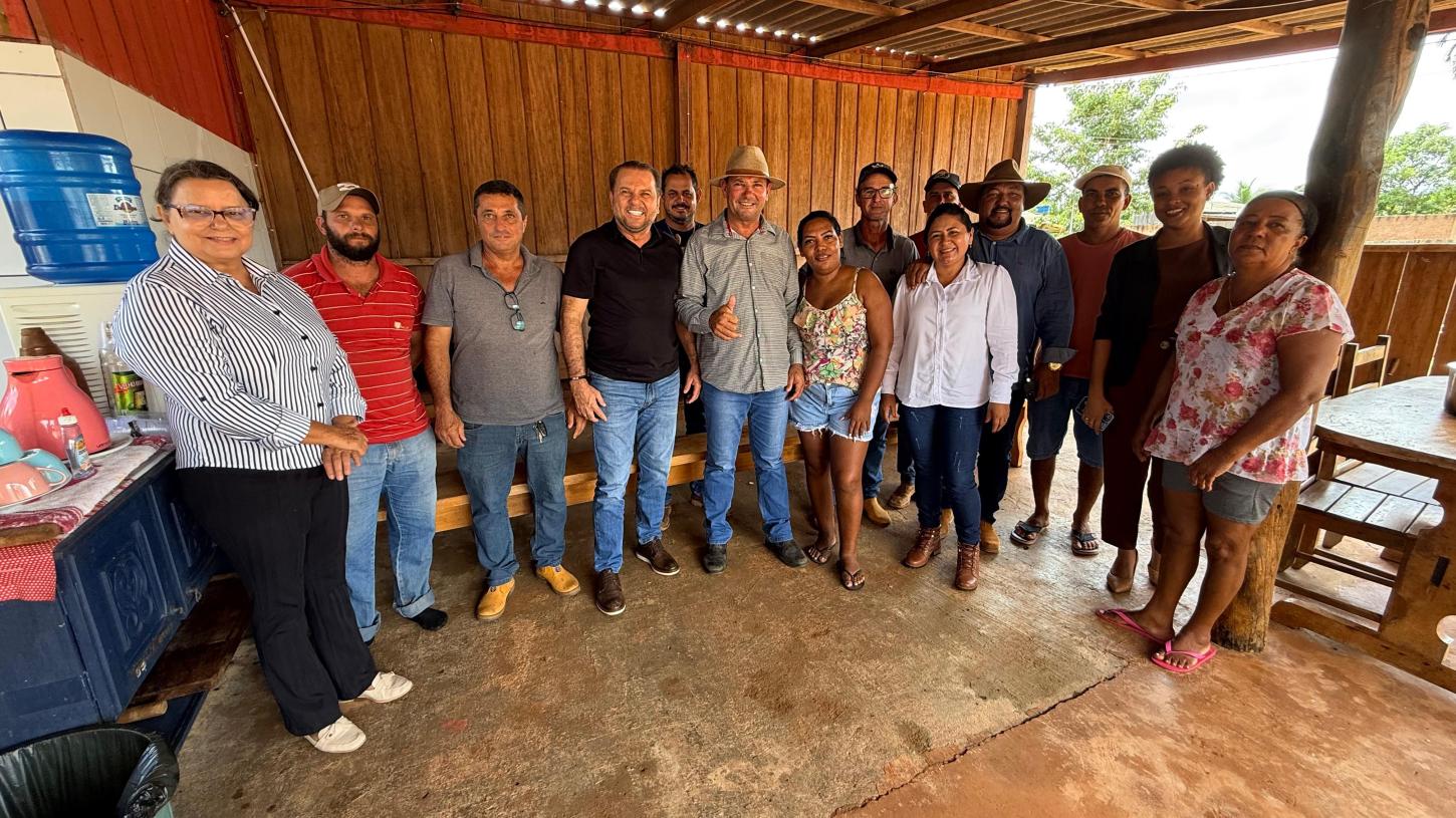 Cirone Deiró assegura recursos para escola do distrito de Samuel