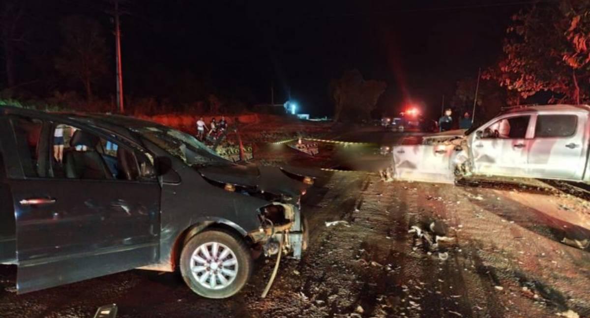 Colisão frontal entre carro e caminhonete deixa cinco feridos na RO-010