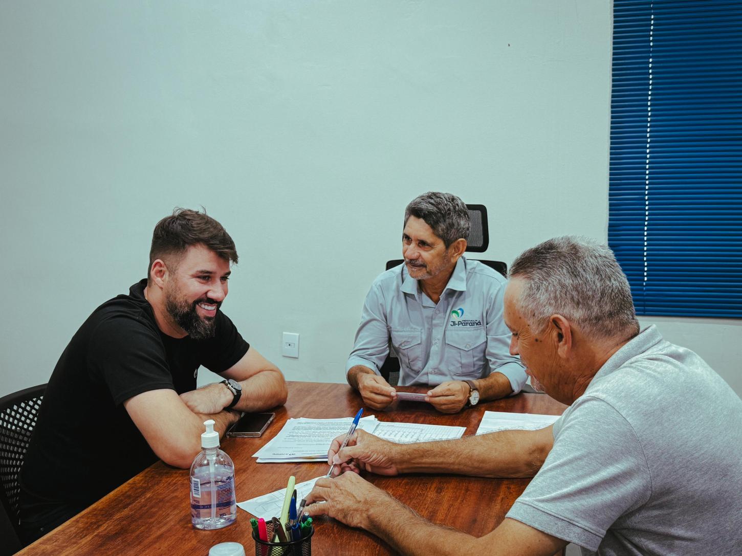 Deputado destaca importância de acompanhar projetos e reafirma compromisso com o desenvolvimento de Ji-Paraná