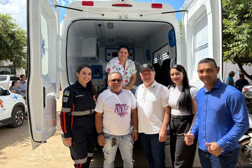 Deputado Pedro Fernandes entrega nova ambulância para reforçar saúde em Alto Paraíso