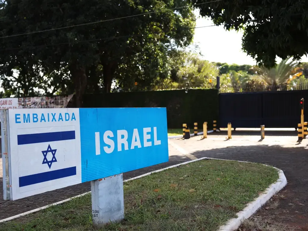 Embaixada de Israel em Brasília é fechada por tensões após ataque ao Irã