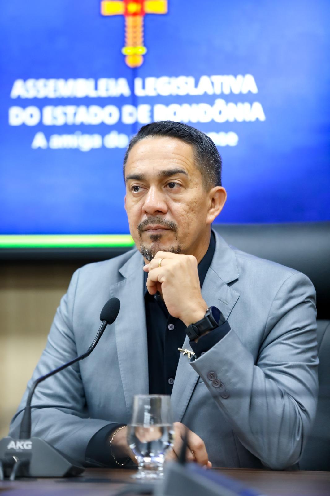 Eyder Brasil destina mais de R$ 450 mil para escolas de Porto Velho e Ariquemes