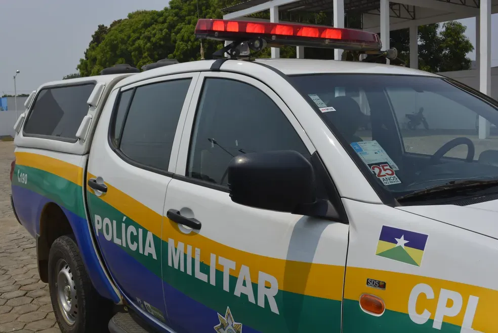 Homem com mandado de prisão por estupro de vulnerável é preso jogando futebol