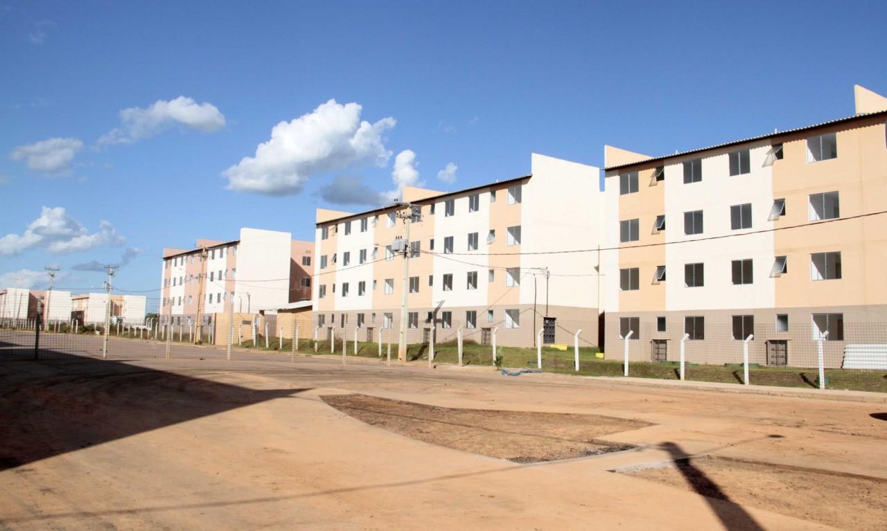 Homem foge com filho pequeno depois de usar cocaína e agredir esposa em bar