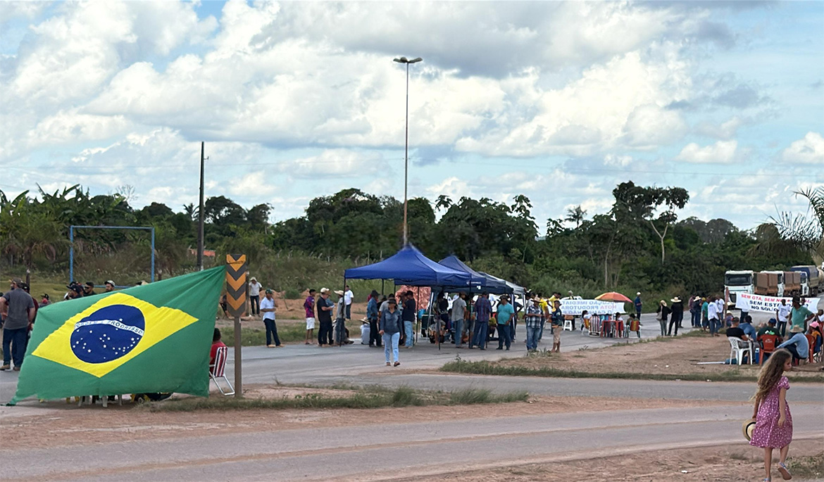 Interdição total da BR-364 no km 563 continua nesta quarta-feira