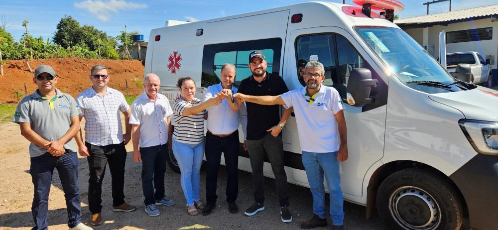 Jean Mendonça prestigia entrega ambulância para reforçar saúde em Colorado do Oeste