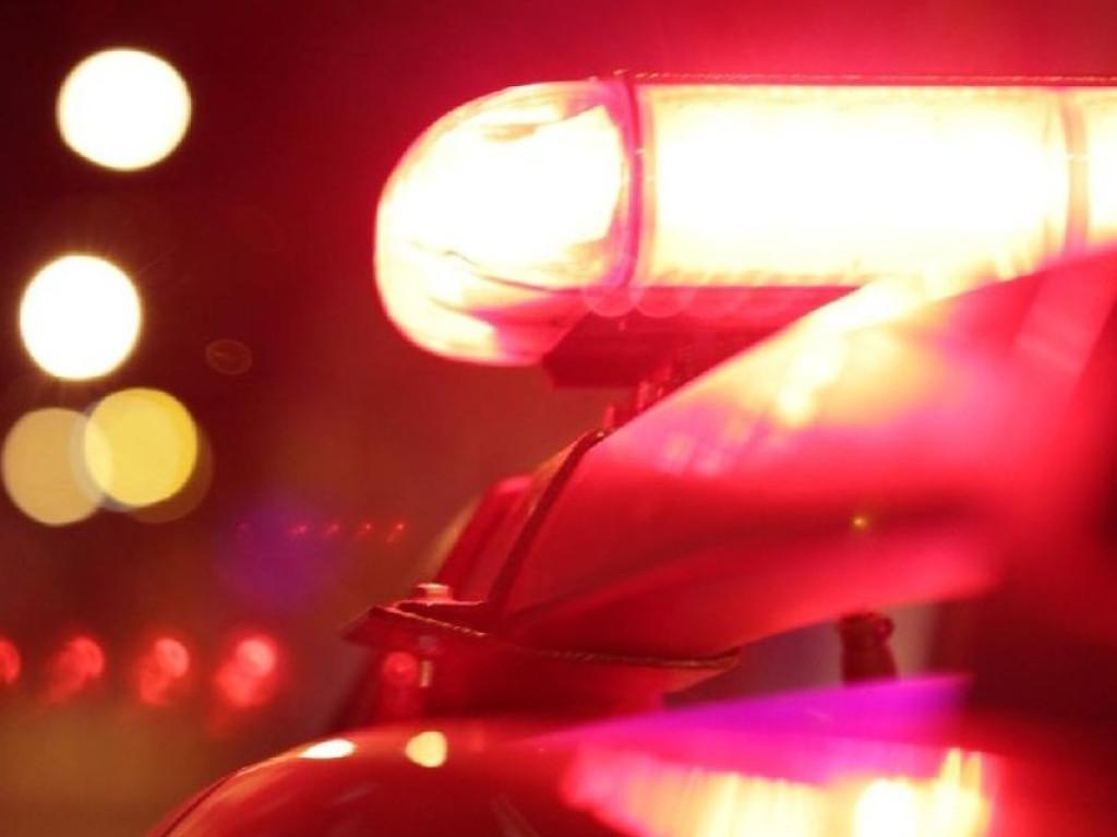 Mulher flagra marido com padrasto em festa, tira satisfação e apanha
