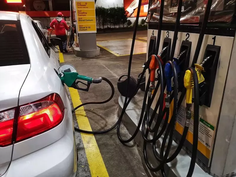 Petrobras Anuncia Redução de 5,6% no Preço da Gasolina para Distribuidoras