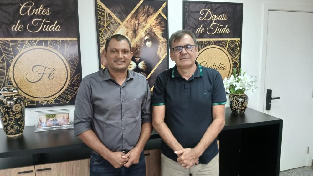 Vereador de Pimenteiras visita gabinete do deputado Luizinho Goebel em busca de recursos para o município