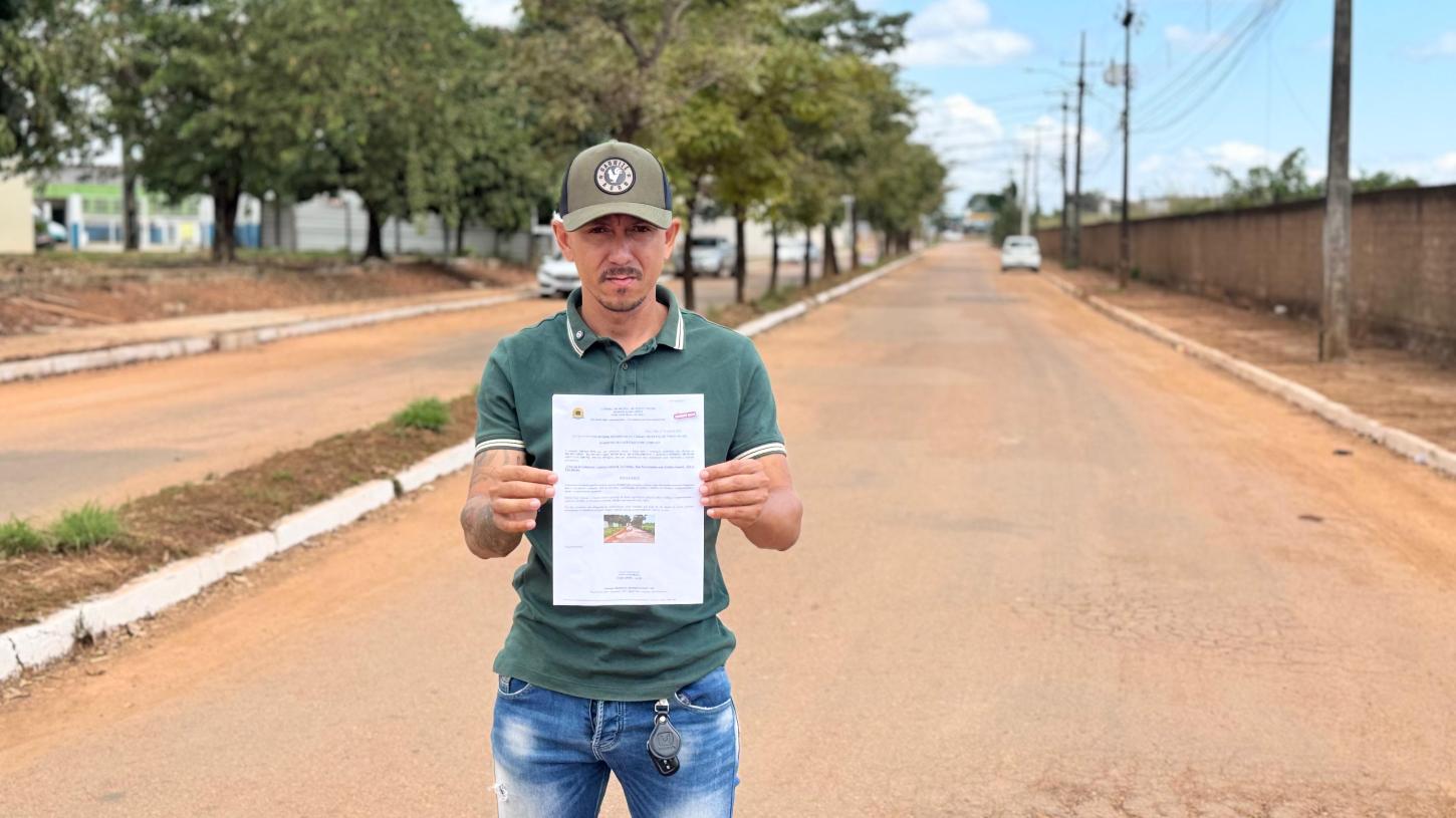 Vereador Jeovane Ibiza solicita e obtém limpeza urgente de canteiro na Rua Xereu, em Três Marias