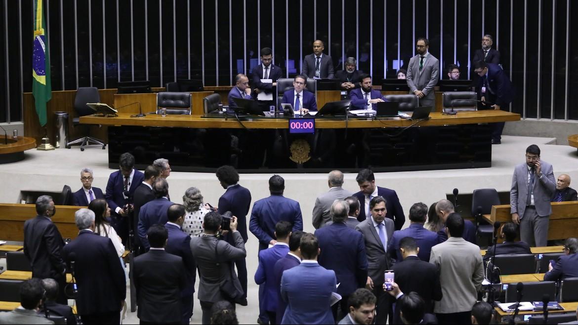 Câmara Federal aprova projeto que altera regras de licenciamento ambiental e prioriza investimentos
