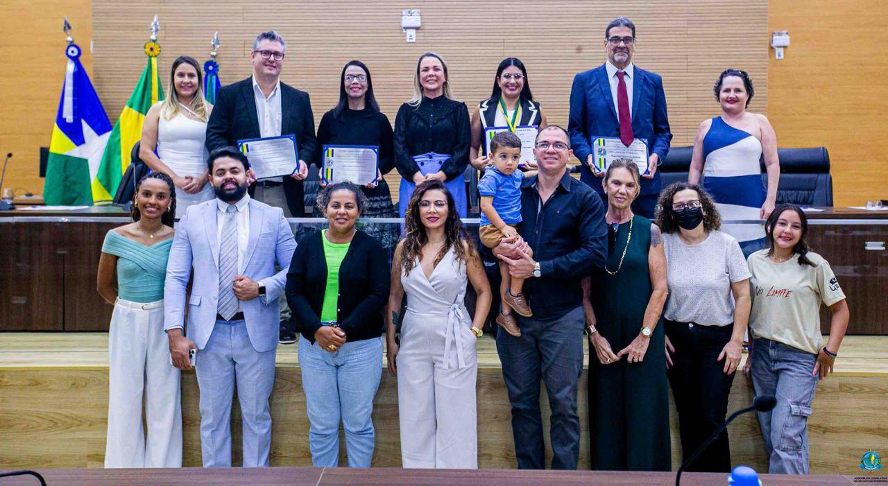 Deputada Cláudia de Jesus homenageia hematologistas e reforça a importância do SUS