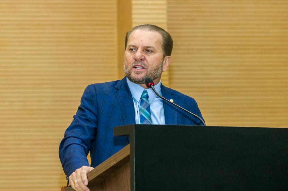 Deputado Cirone Deiró preside sessão de homenagens na Cafecau