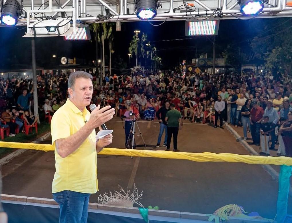 Deputado Luizinho Goebel presente na festa de 37 anos de Cabixi