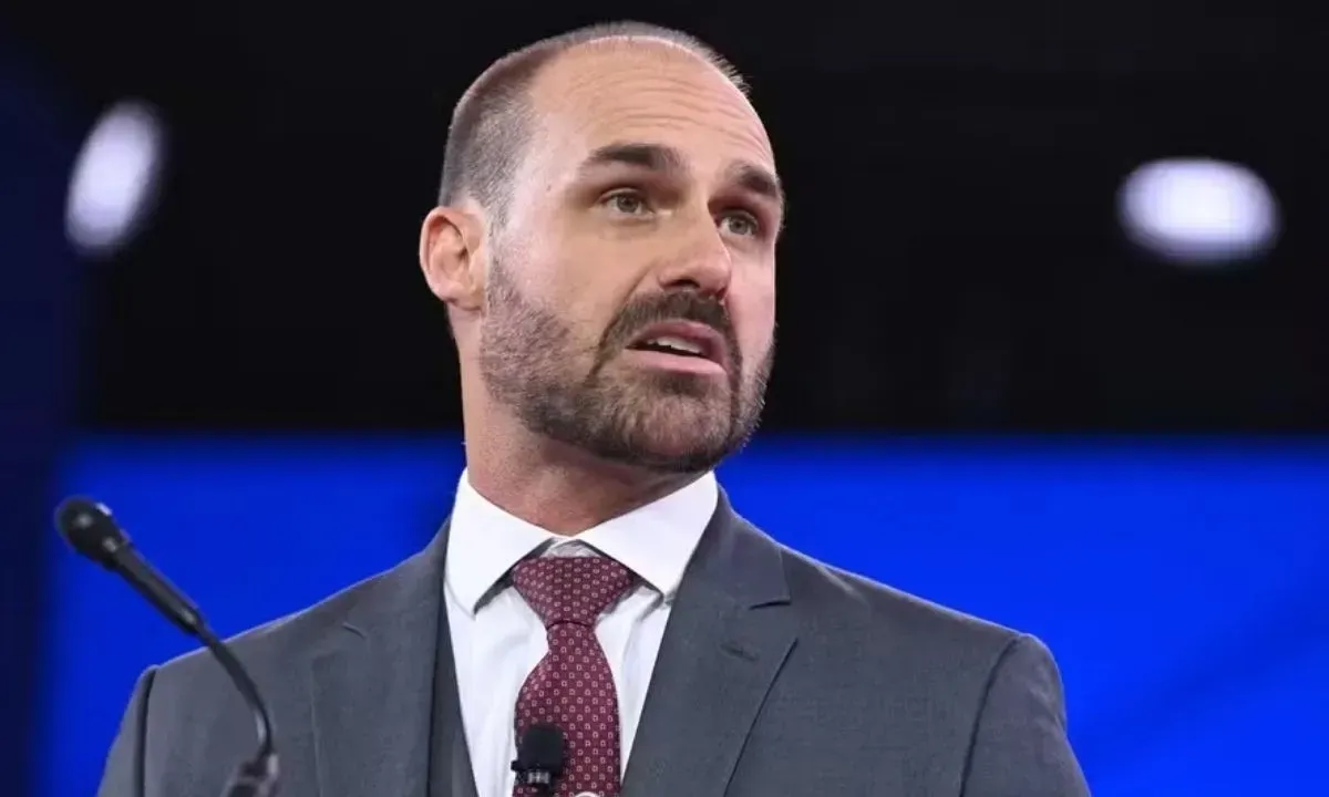 Eduardo Bolsonaro ataca governadores Ratinho Jr. e Tarcísio por minimizarem impacto das sanções de Trump ligadas a Bolsonaro