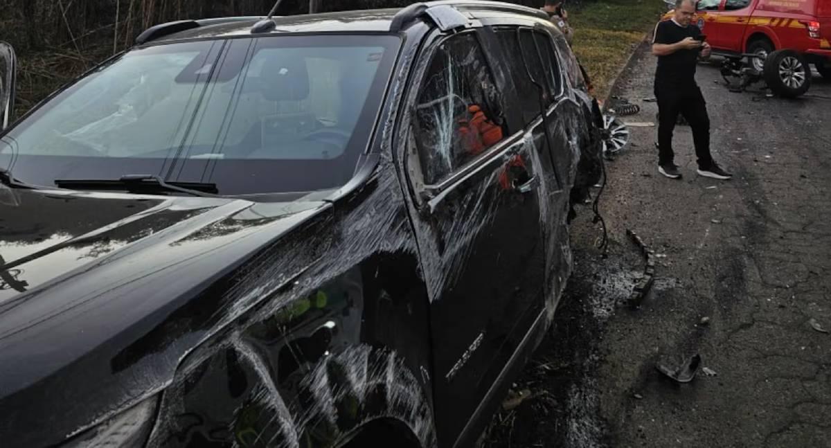 Fabiano, da Dupla César Menotti & Fabiano, sofre acidente e capota carro
